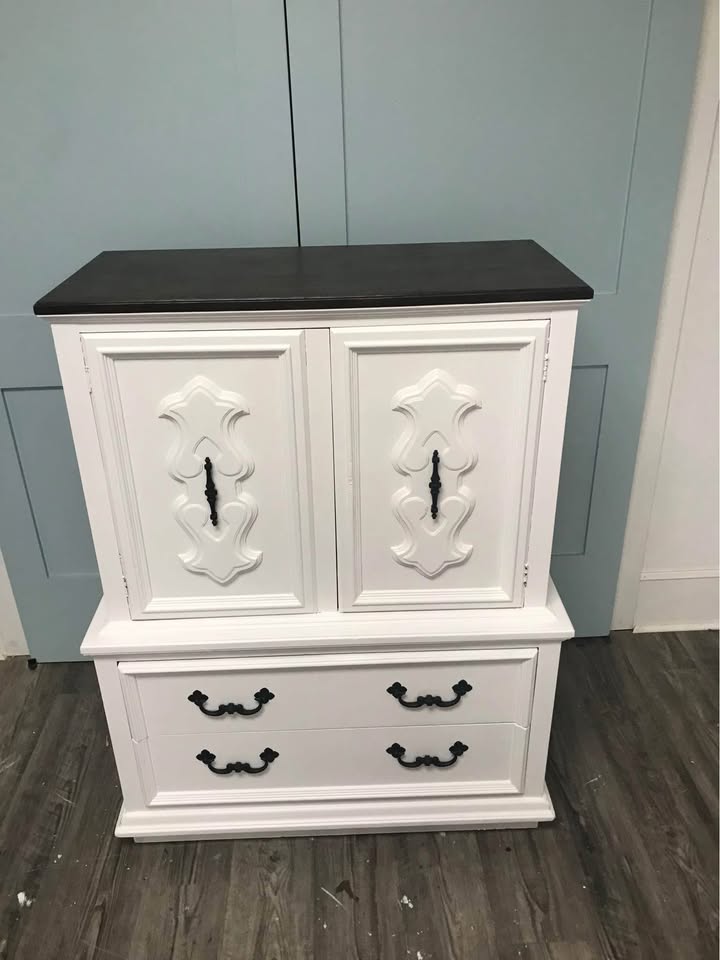 Bachelor’s Chest/Storage