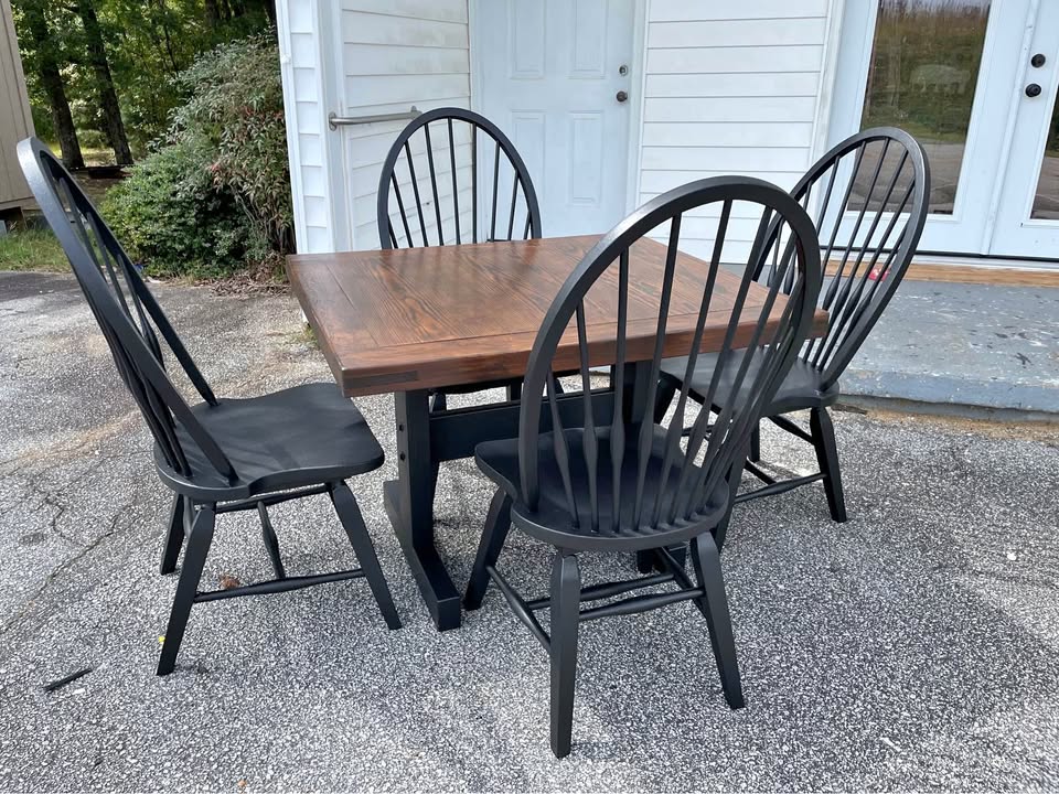 Table and 4 Matching Chairs