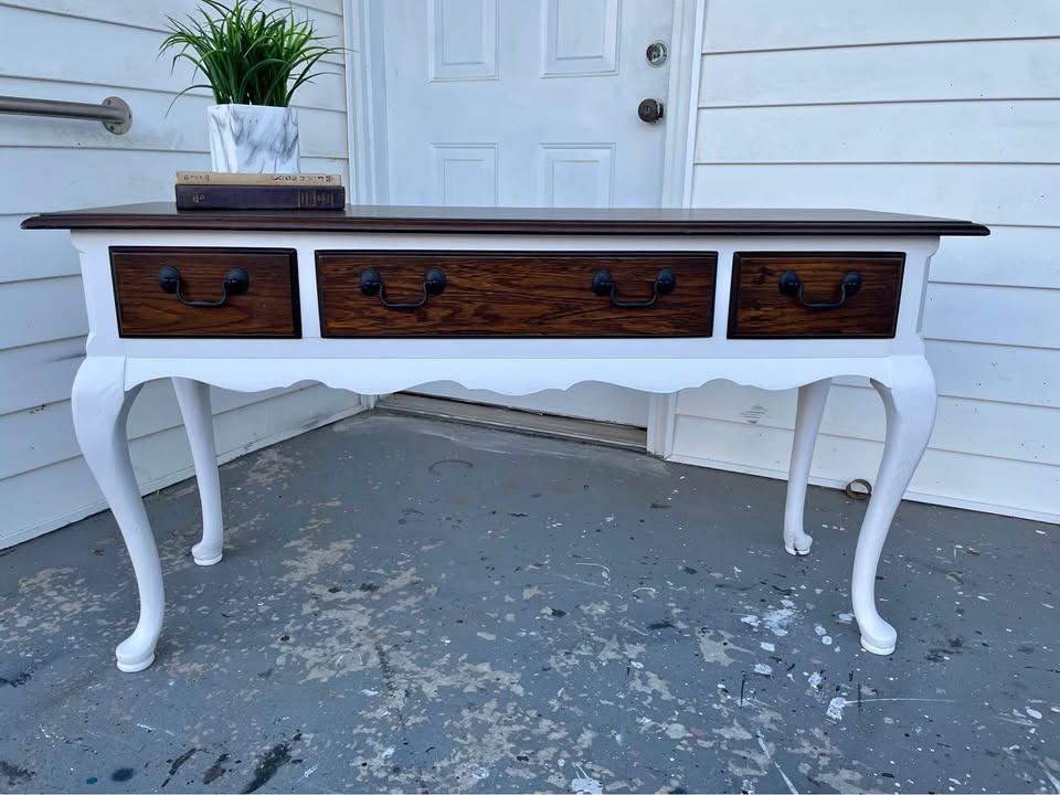 Thomasville Sofa/Entry table