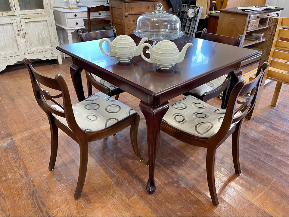 Table and 4 Matching Chairs