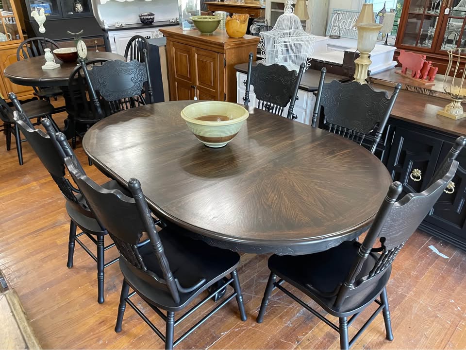 Pedestal Table, Leaf and 6 Chairs