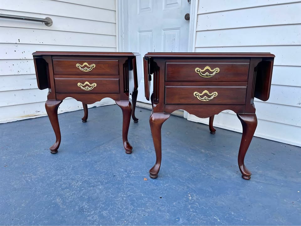Thomasville Collectors Cherry Lamp Tables - Pair