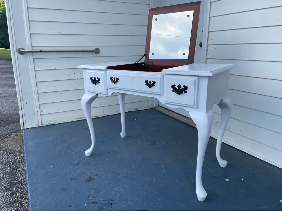 American Drew Vanity Desk with Cabriole Legs