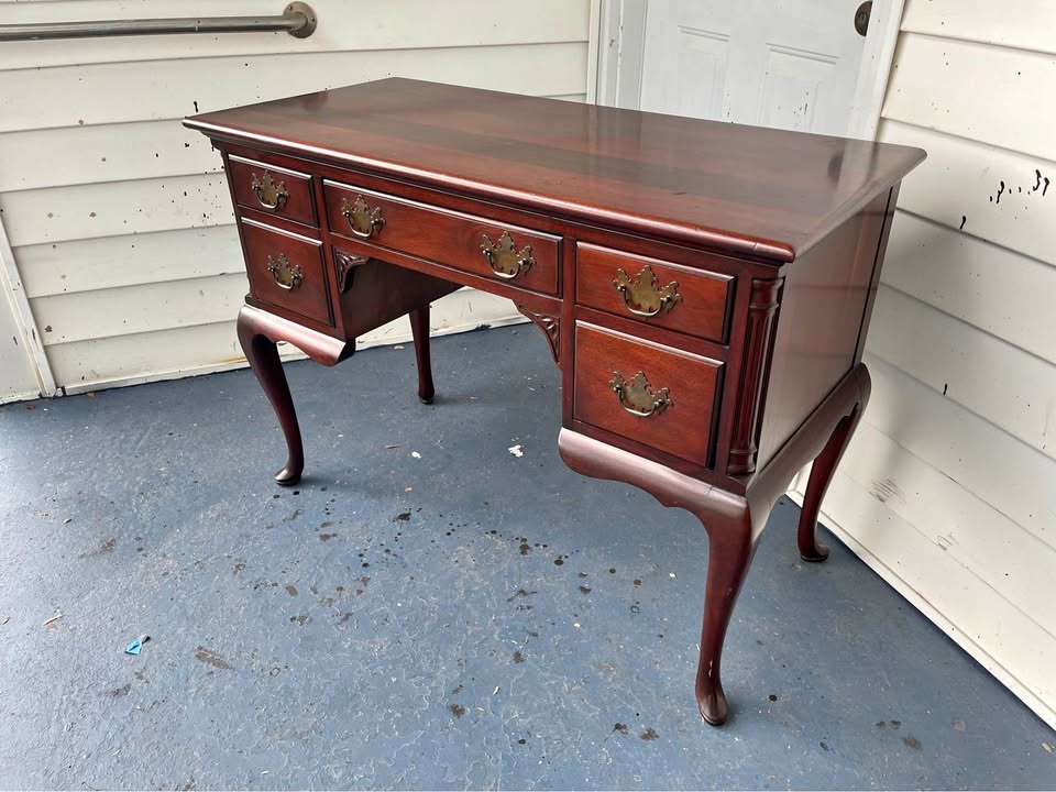 Drexel Mahogany Kneehole Desk/Vanity
