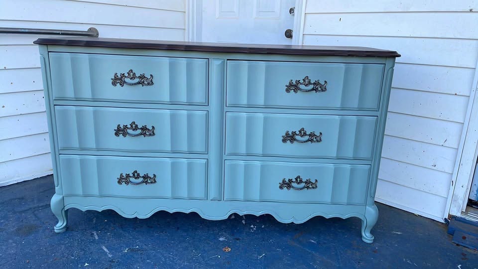 Bassett Vintage French Provincial 6-Drawer Dresser