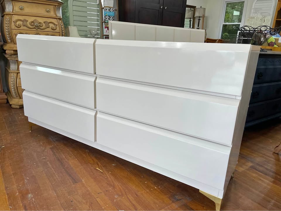 Modern High Gloss White 6-Drawer Dresser with Gold Legs