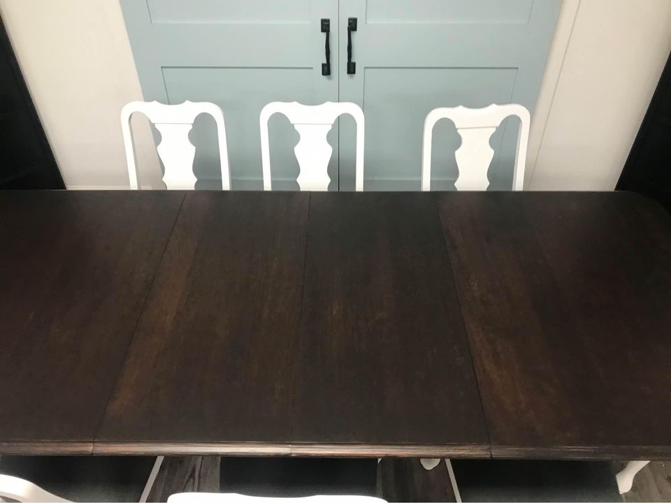 Broyhill Large Table and 8 Matching Chairs