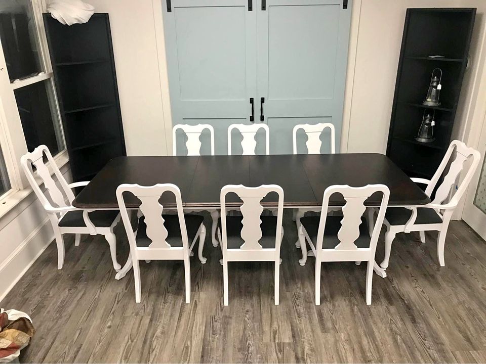 Broyhill Large Table and 8 Matching Chairs