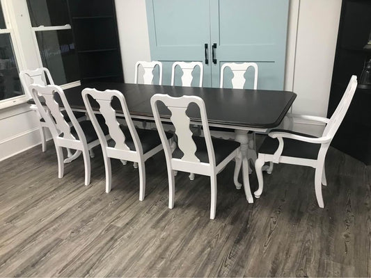 Broyhill Large Table and 8 Matching Chairs