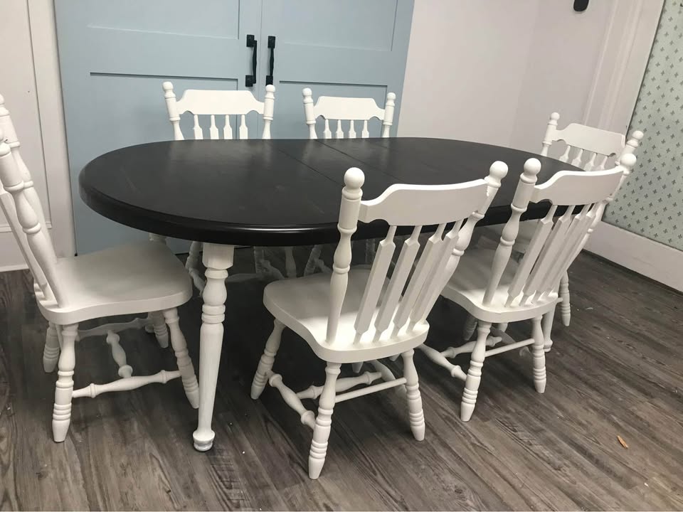 Farmhouse Table, 2 Leafs, and 6 Chairs