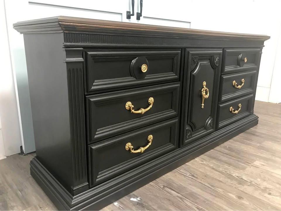 Burlington House 9 Drawer Dresser