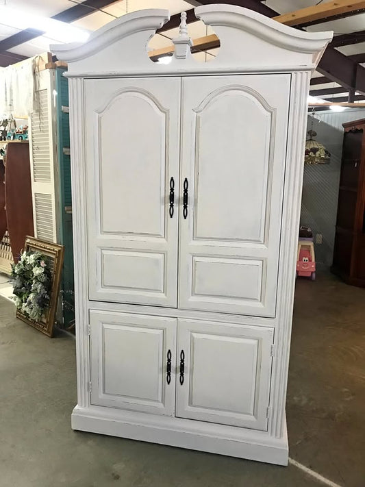 Armoire/Wardrobe/Storage