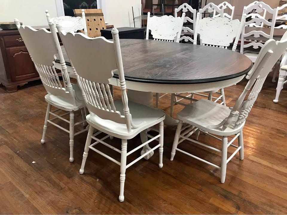 Solid Oak Table, Leaf and 6 Chairs