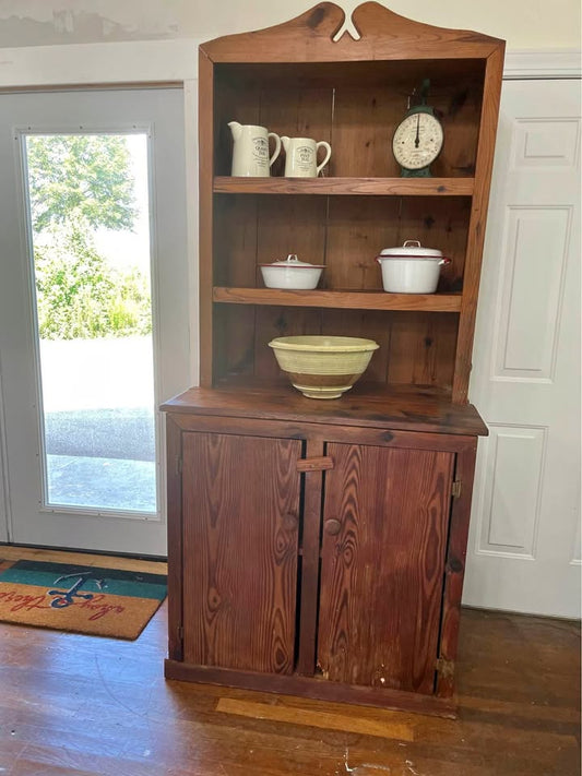 Primitive Step Back Hutch