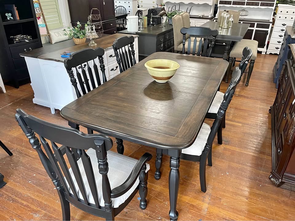 Oak Table, 6 Chairs and Leaf