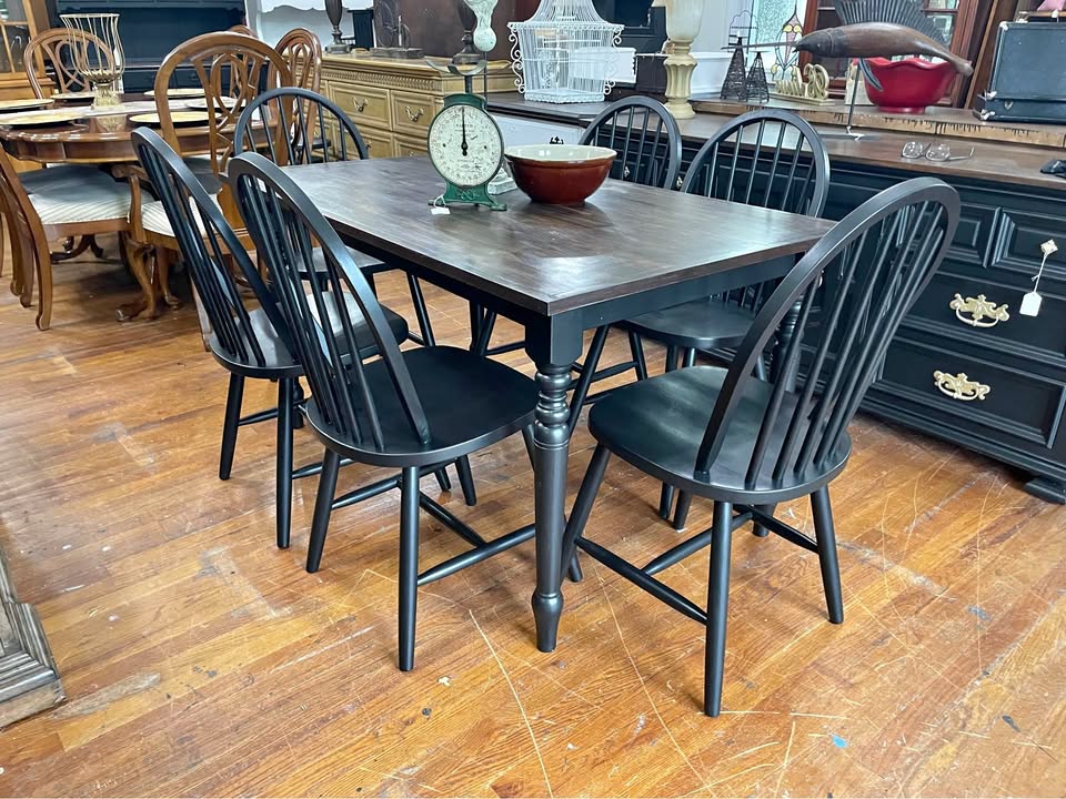 Dining Table with 6 Chairs