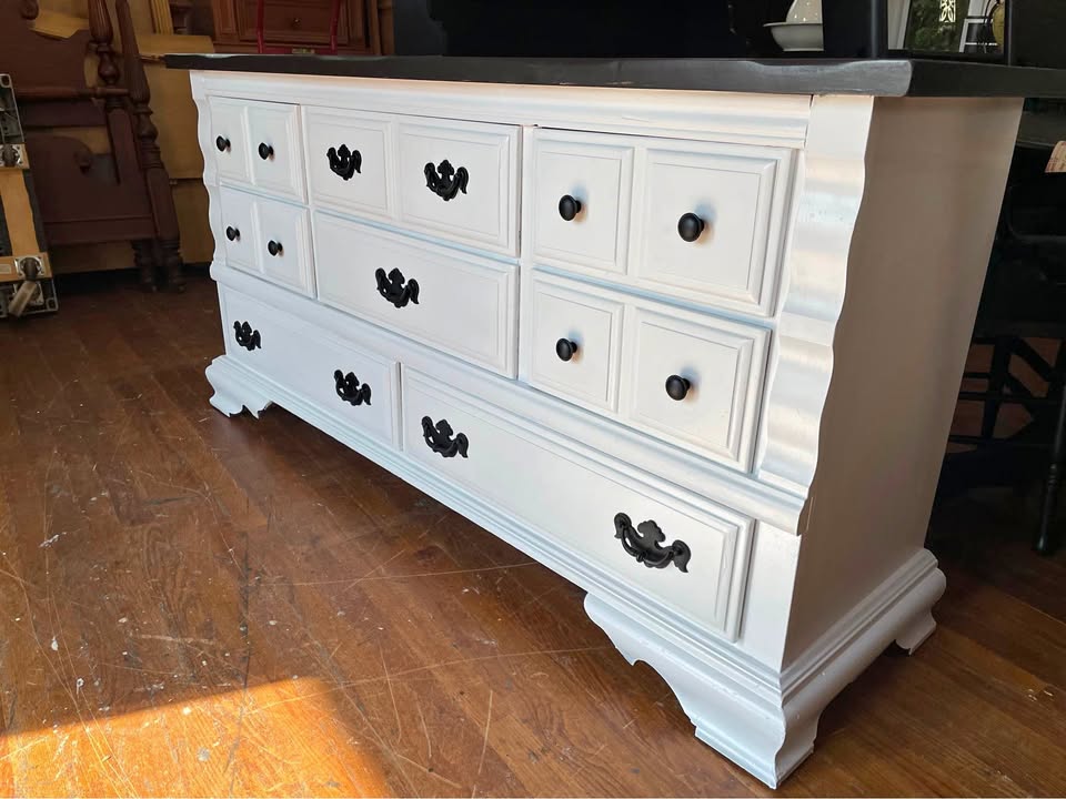 Broyhill New Bedford White and Black Dresser