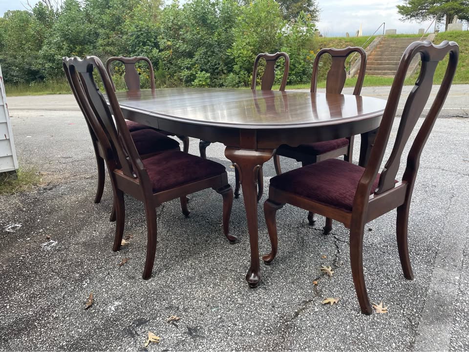 Ethan Allen Dining Table with 6 Chairs