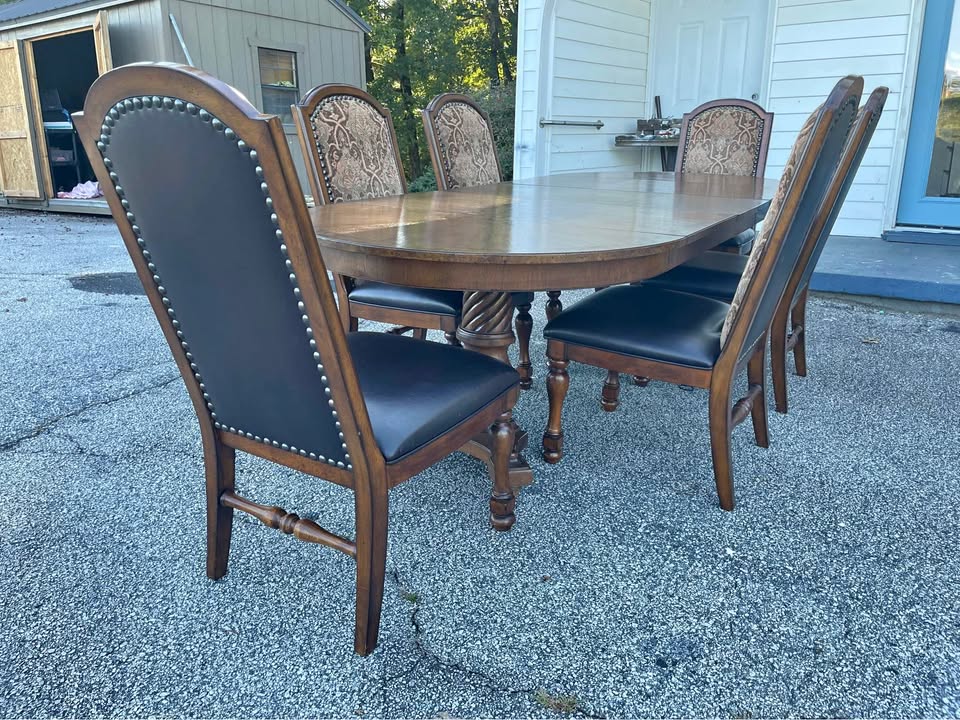 Pedestal Dining Table with 6 Upholstered Chairs and 3 Leaves